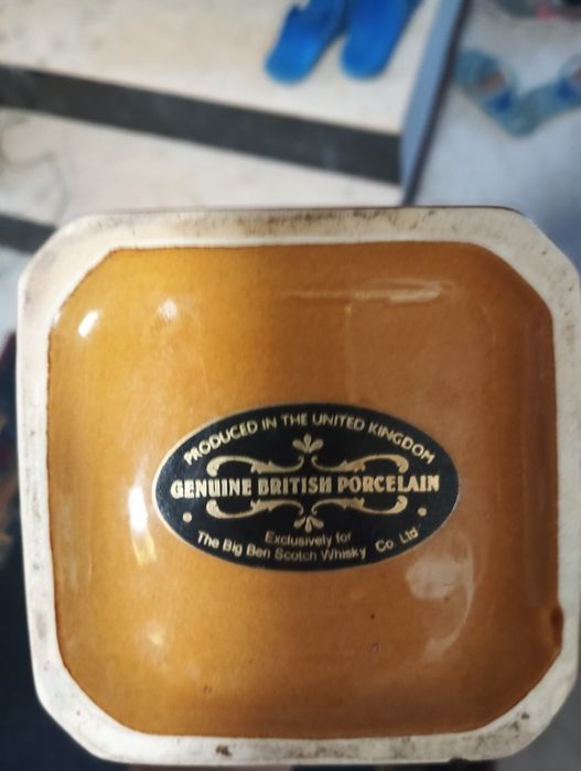 Garrafa Colecionável de Porcelana "Big Ben" – Scotch Whisky
