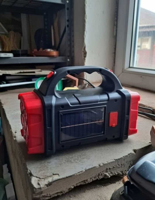 Ліхтарик портативний з повербанком і сонячною батареєю зарядка