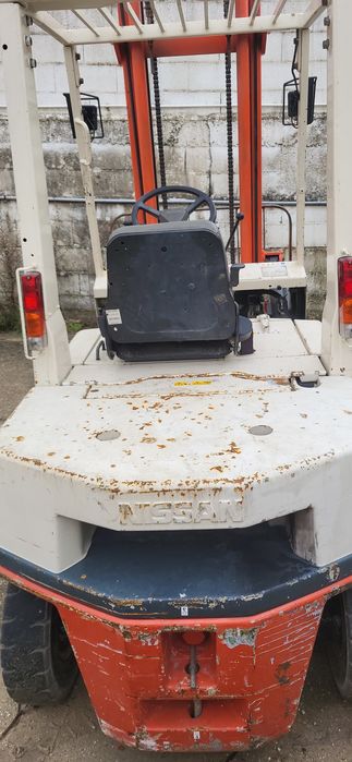 Empilhador  nissam a disel 2 toneladas