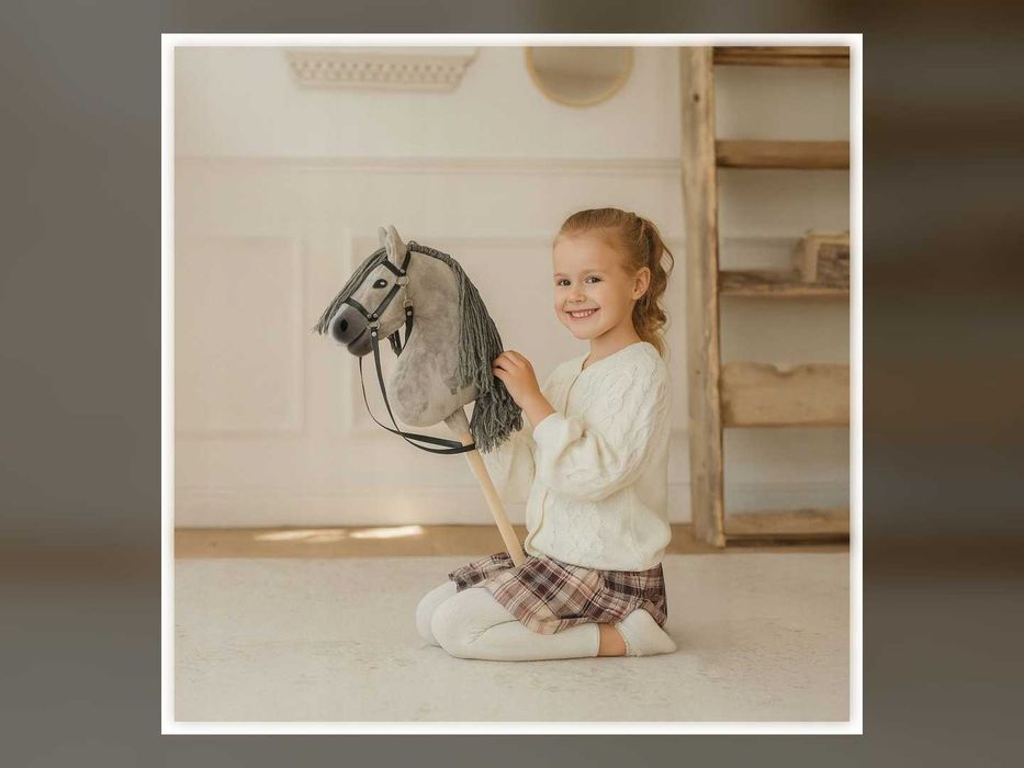 Koń na kiju Hobby Horse A3 z ogłowiem i lejcem szary