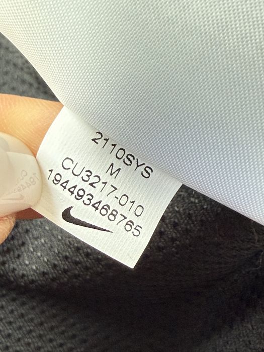 Жіноча вітровка Nike