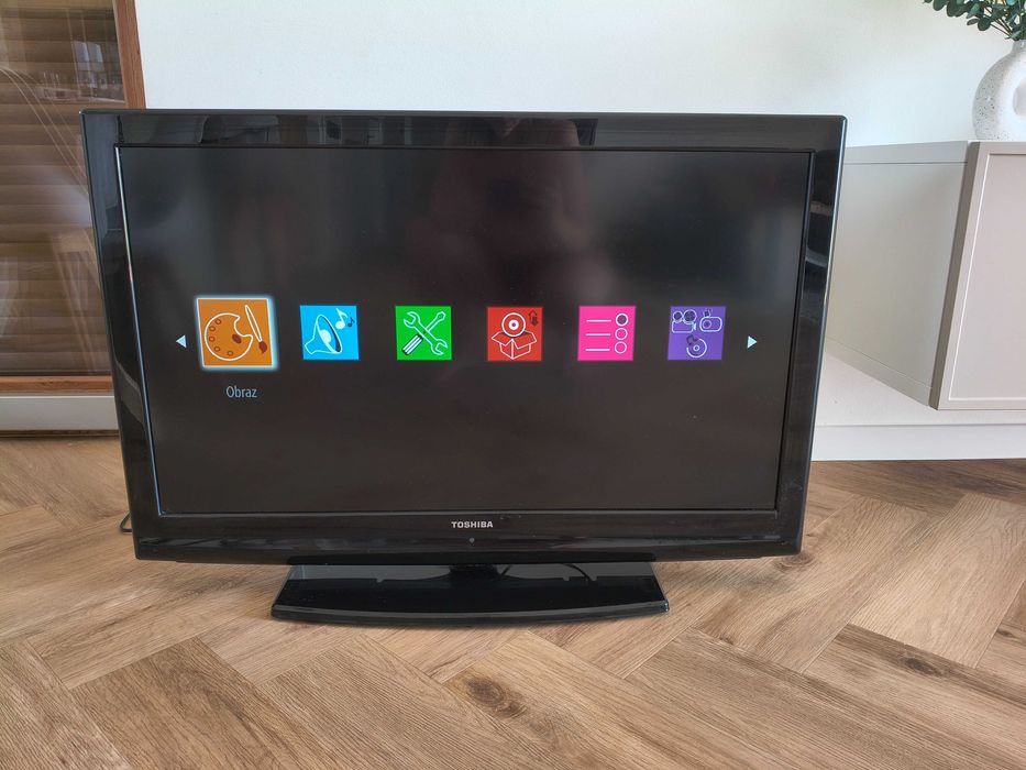 Telewizor TOSHIBA 37"