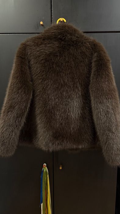 Шубка коричнева розмір s, бюст 86-90, талія 66-70, висота 165-170 см.