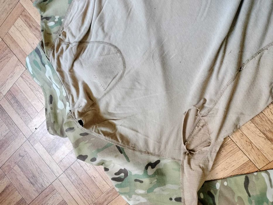 Combat-Shirt e Luvas