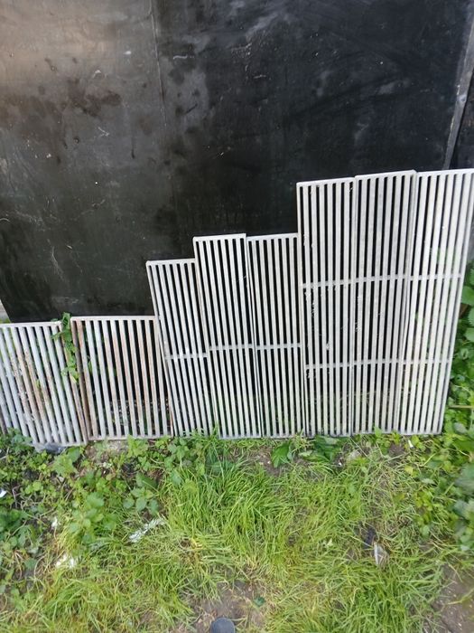 vendo escadotes antigos em ferro