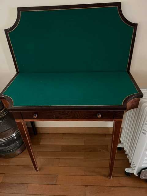 Mesa de jogo D. Maria em folhado a pau santo com embutidos em espinheiro.