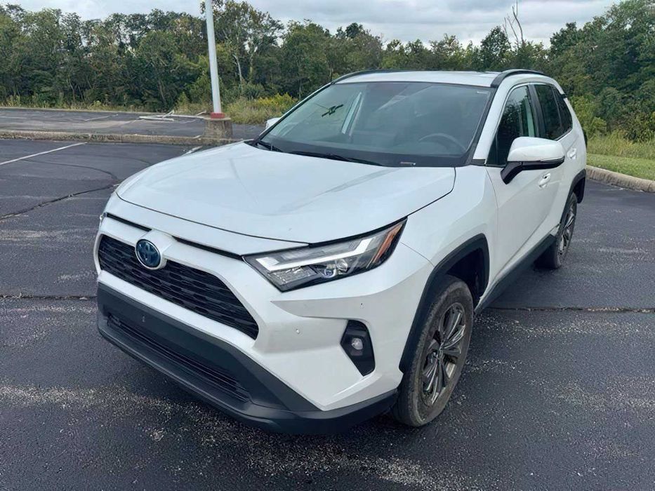 Toyota RAV4 XLE Premium      2023