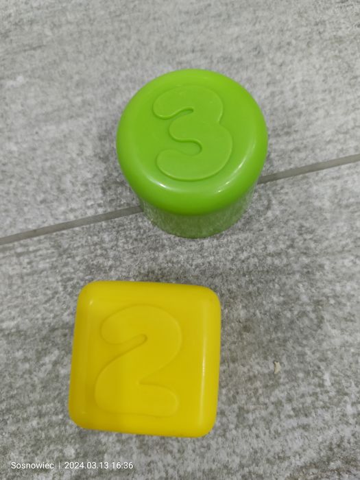 Sprzedam Garnuszek na klocuszek FISHER PRICE.
