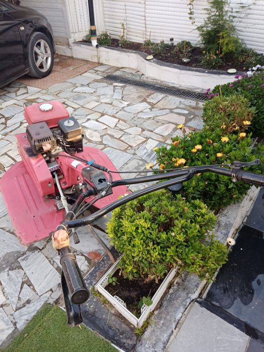Motoenxada impecável a gasolina