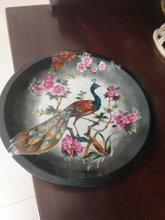 Prato decorativo com mais de 50 ano  está  em optimo estado.