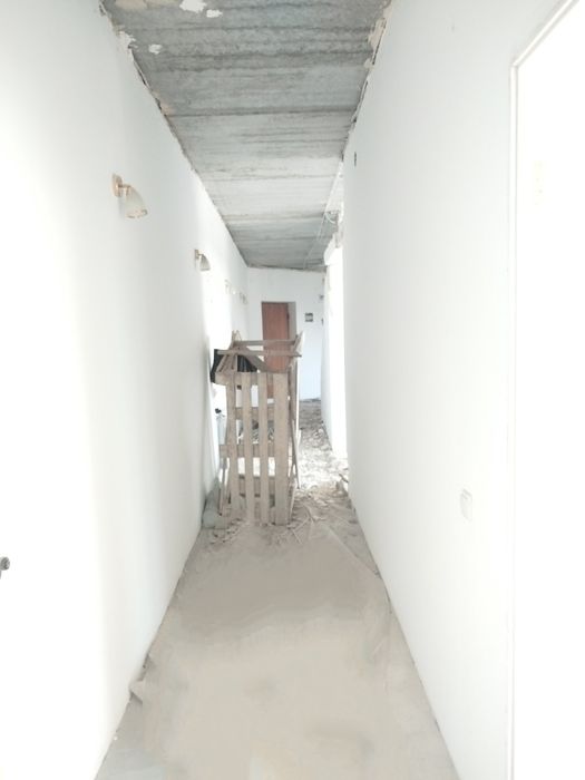 Продам новобудову 91 м² біля  центрального ринку з частковим ремонтом