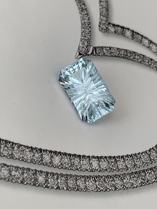 Природний Топаз 10,01 ct у фантазійному огрануванні!