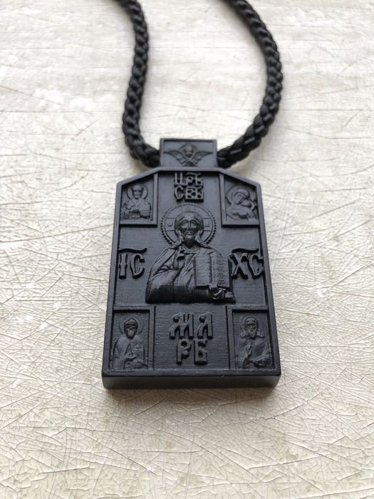 Натільна ікона з ебенового дерева в комплекті зі шнуром