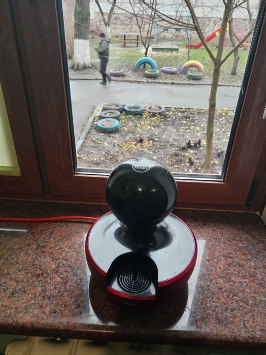 Кавомашина майже нова не користались. Називається Dolce Gusto.