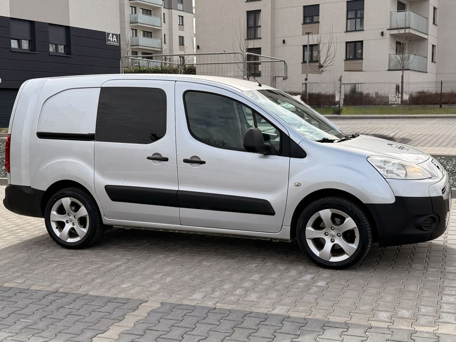 Wynajem Wypozyczalnia Peuget Patnert Berlingo klima