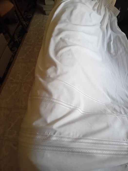 2 cortinados e 2 reposteiros