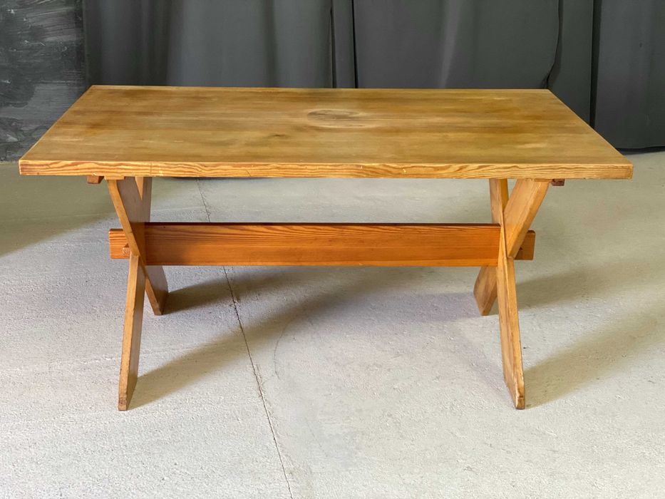 Solidny stół z litego drewna, 150x90 cm