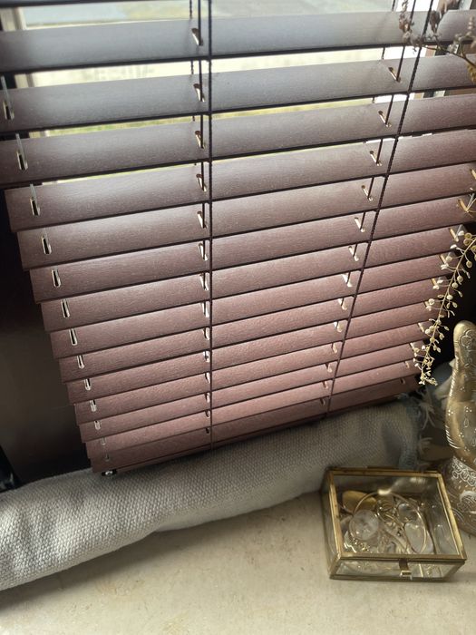 Żaluzje drewniane brązowe 3 szt 60x135 cm+rolety białe  3 szt gratis