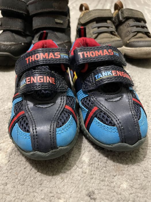 Віддам безкоштовно дитяче взуття 20-21 розмір