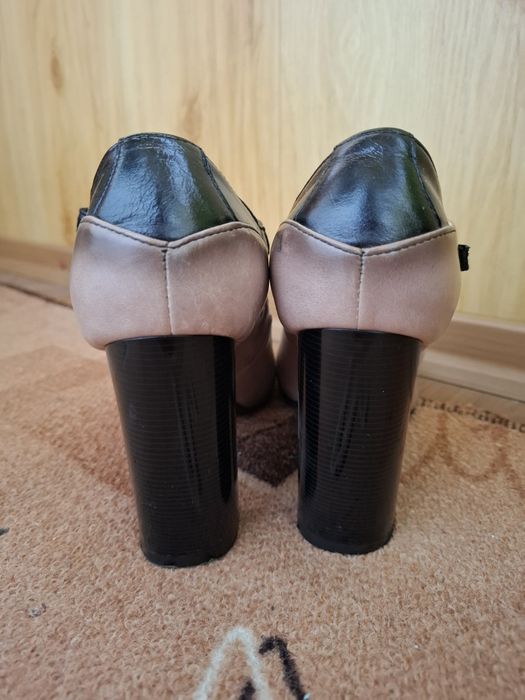 Туфлі шкіряні жіночі /лодочки/ босоніжки на каблуку