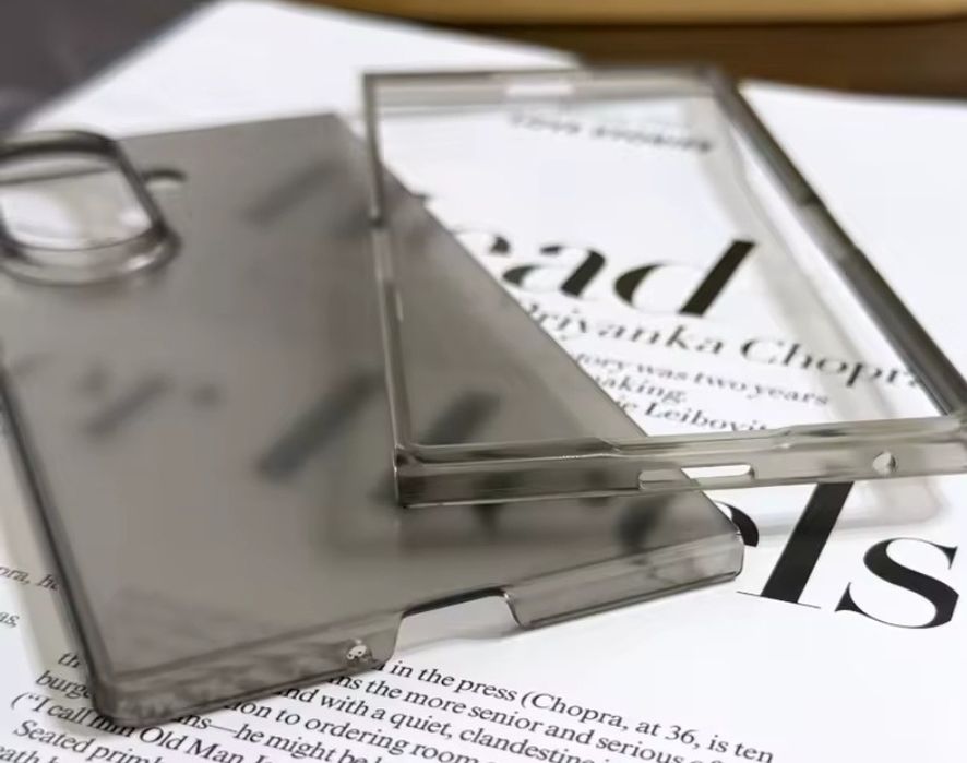 Etui ciemne transparentne z fold 6