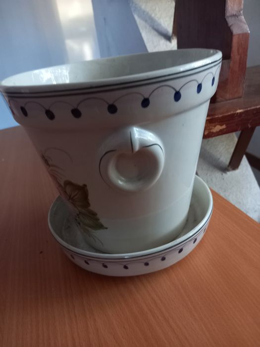Vaso em loiça. Quinta do Conde