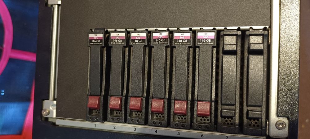 Serwer HP ProLiant ML350 + Ultrium 448 , Xeon, 6xHDD SAS, szyny RACK