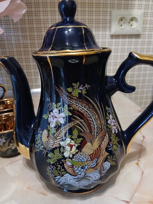 Продам керамический чайный сервиз.