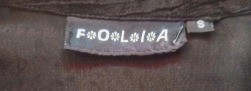 Czarna koszula damska bez rękawów lekko oversise marka F.O.L.I.A S 36