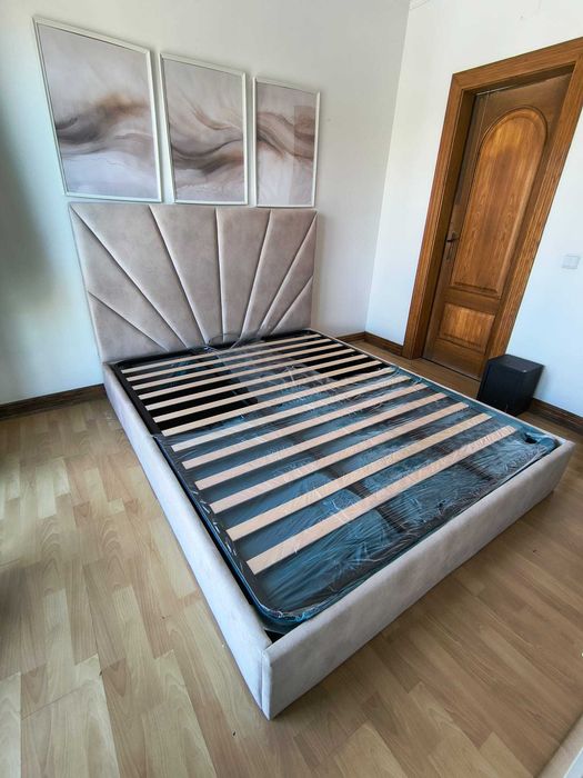 Camas De Casal Estofadas ALTA GAMA - MODELO RAYOS - Top de Gama 190x140m Estrado Incluído!!