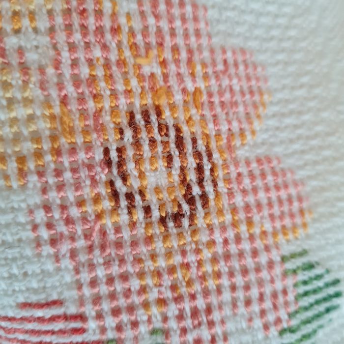 Toalha de mesa grande bordada com flores nova
