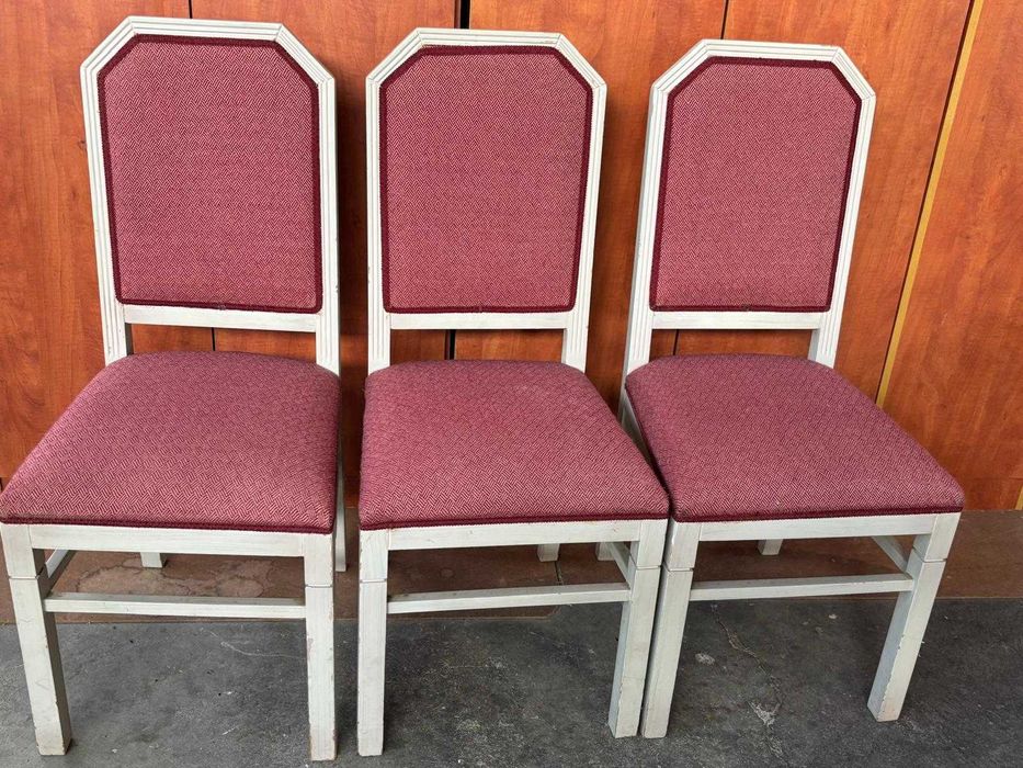 Mesa de jantar redonda e seis cadeiras