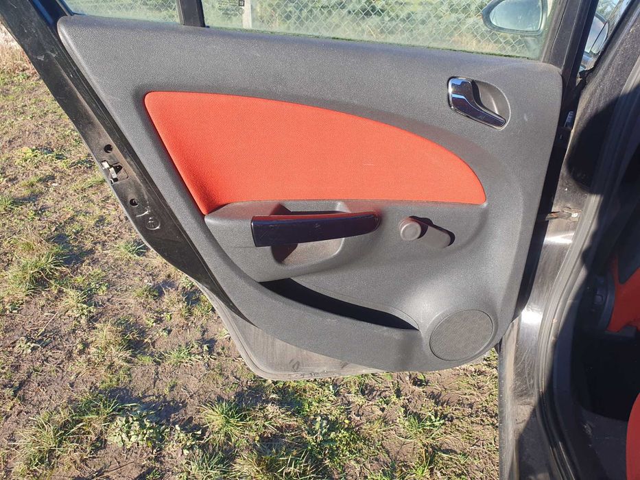 Boczki Opel Corsa D komplet 5 drzwi
