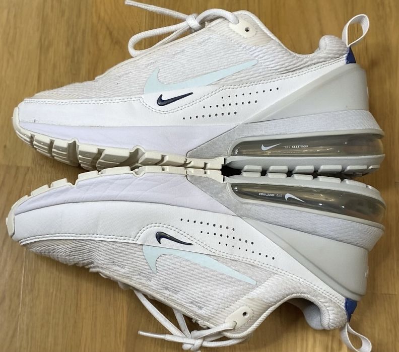 кросівки Nike Air Max.