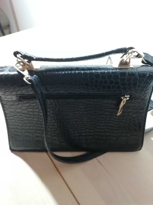 Mala de ombro e com pega de mão