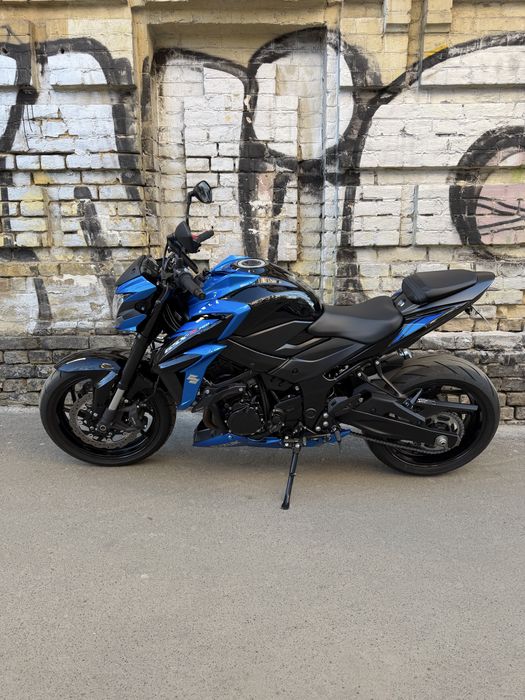 Продам мотоцикл Suxuki GSX-S750