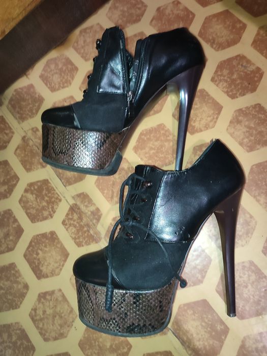 Туфлі жіночі, лабутени на високому каблучку