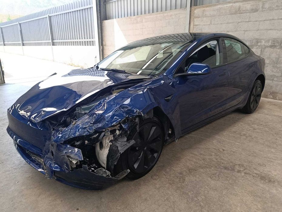 TESLA Model 3 - Tração Traseira