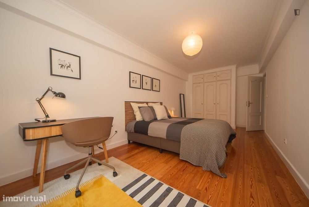 Quarto - localizado em Penha Lisbon