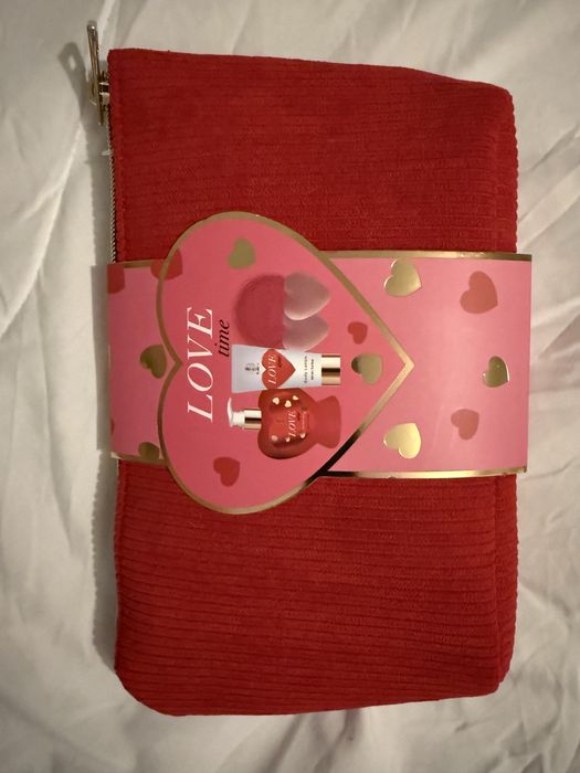 Kosmetyki damskie nowe do pielęgnacij