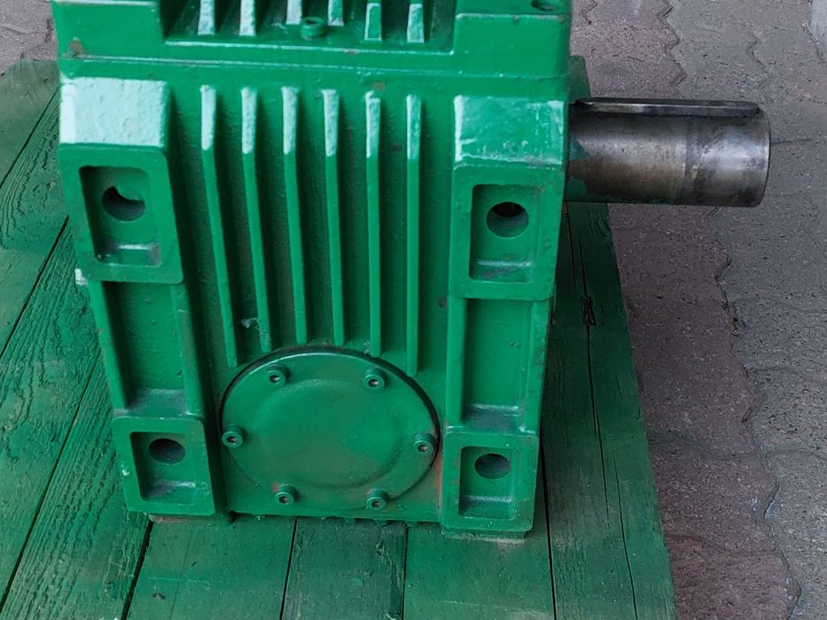 Motoreduktor kątowy 1.5kw 4obr.  Abm