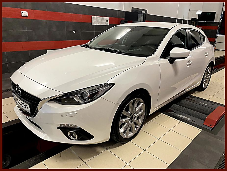 Mazda 3 ledy bi-xenon lift nawigacja  czujniki parkowania