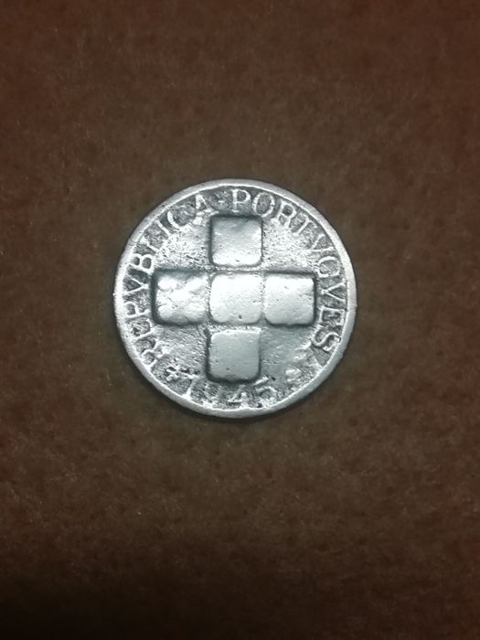 Moedas de 10 centavos em bronze