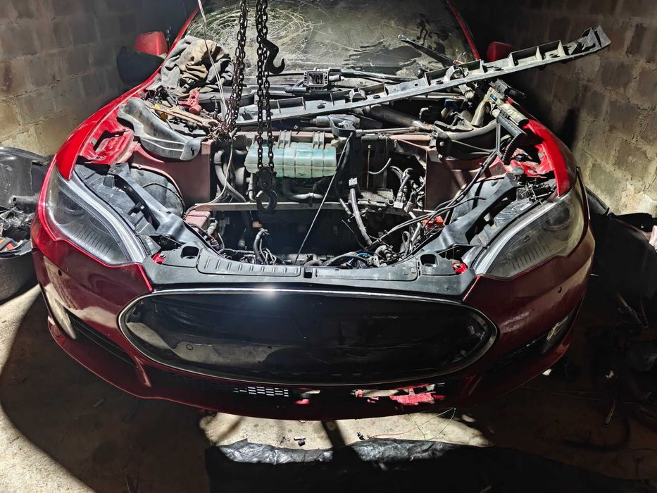 Продам авто Tesla model s p90d