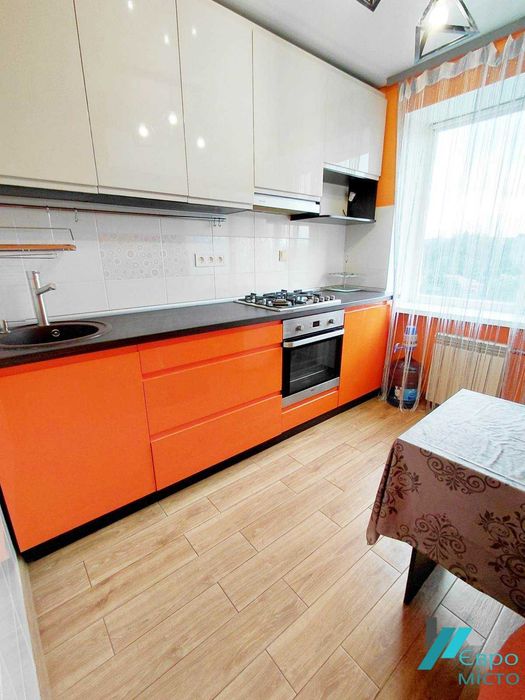 продам затишну двокімнатну квартиру  з меблями !