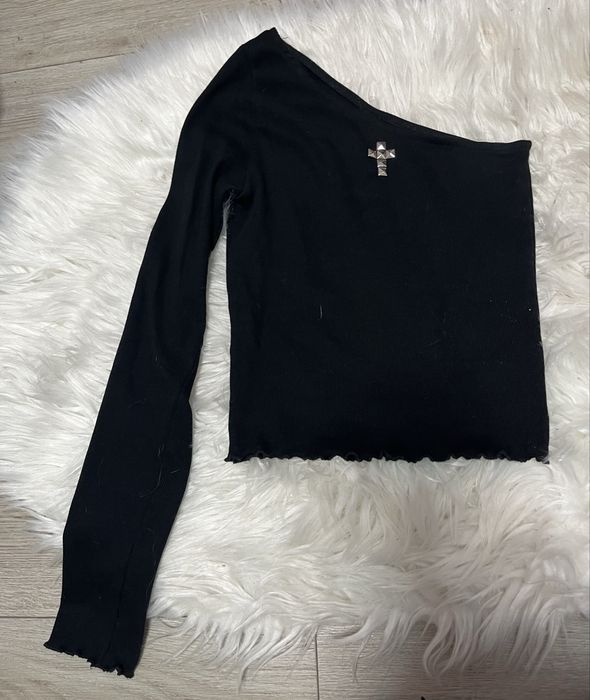 Кофточка с крестом черная