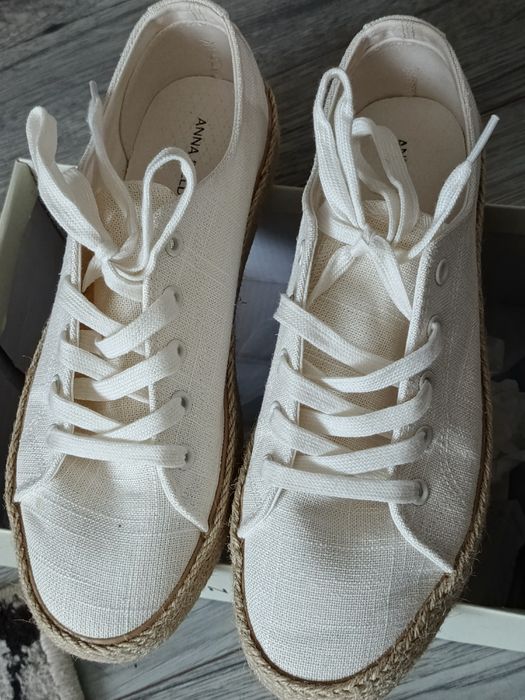 Kremowe  lniane espadryle