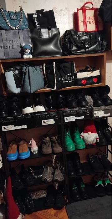 Взуття,сумки,і багато всього..