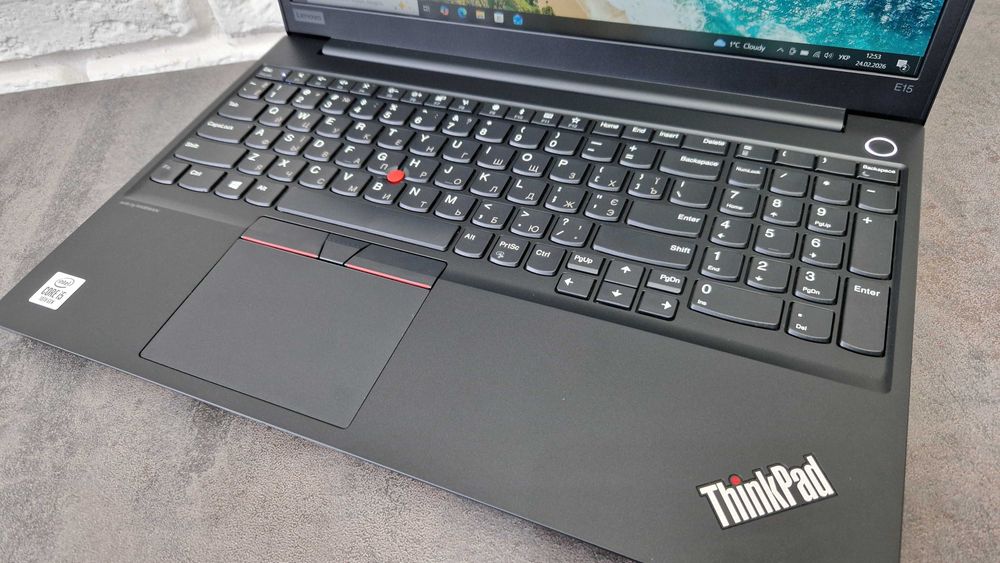 Ноутбук  Lenovo ThinkPad E15 / 15.6"/ Intel i5-10210U /  8 GB / 256 GB