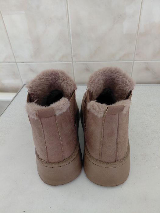 Уги ,Сапожки женские короткие  ,